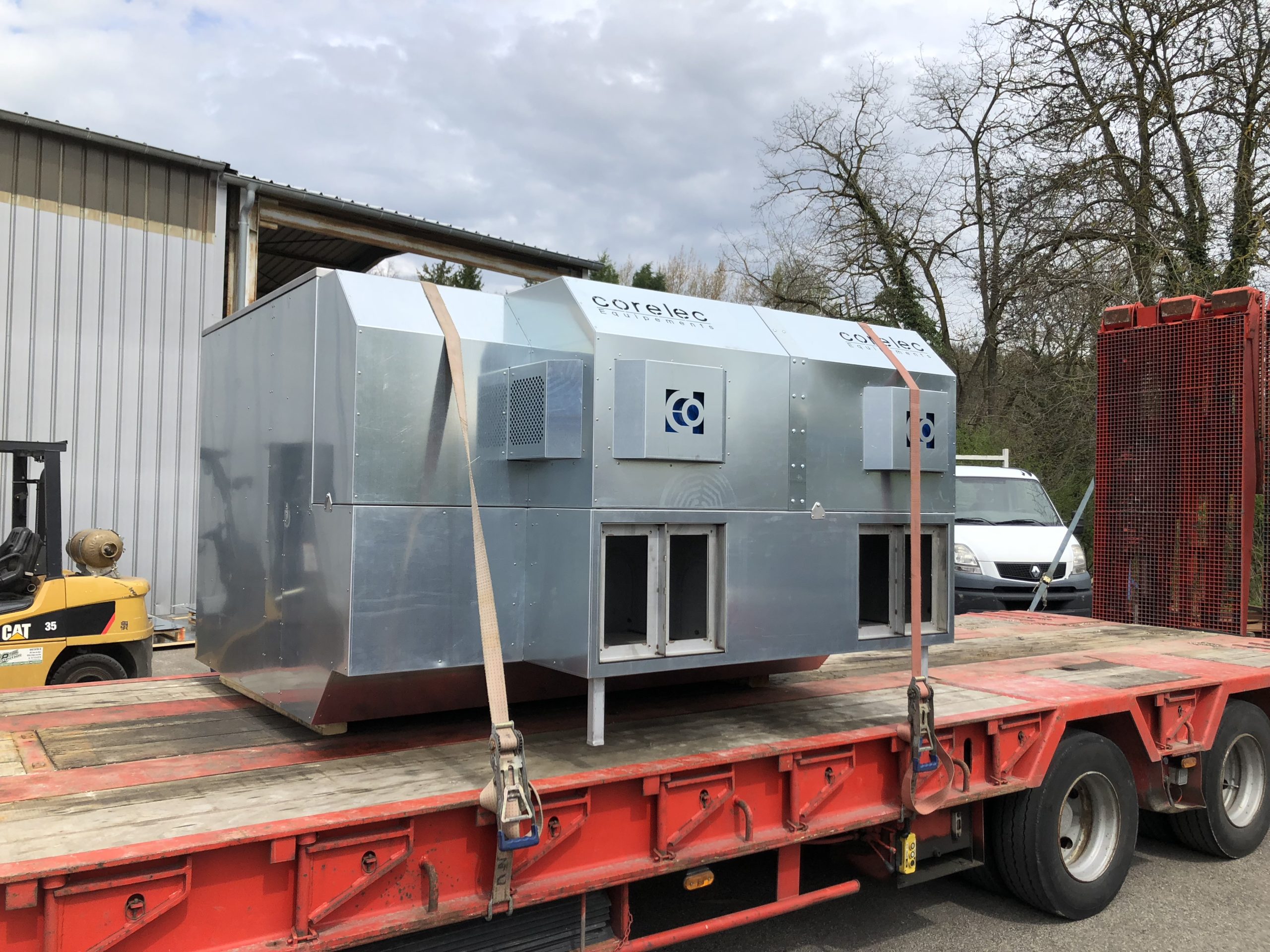 Etuve de sechage en acier sur un camion de transport - chaudronnerie Marmonier, fabrication de pièces industrielles