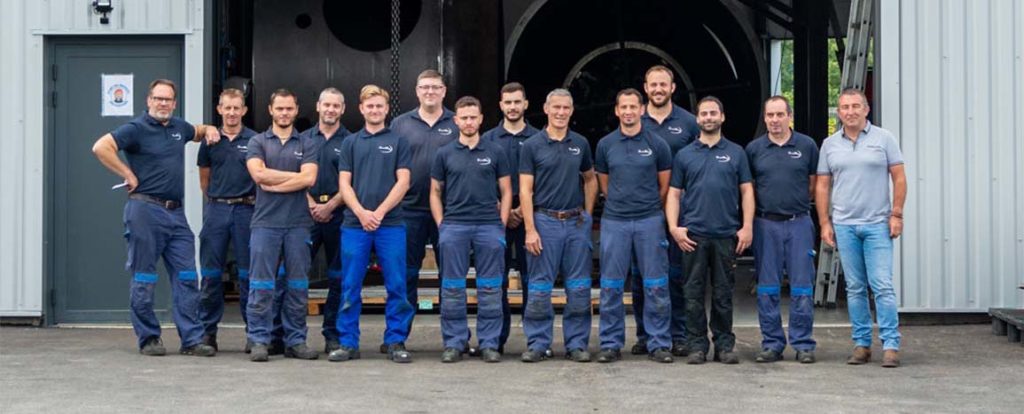 Photo de tous les collaborateurs de la chaudronnerie Marmonier - convivialité, bien-être, partage, savoir-faire